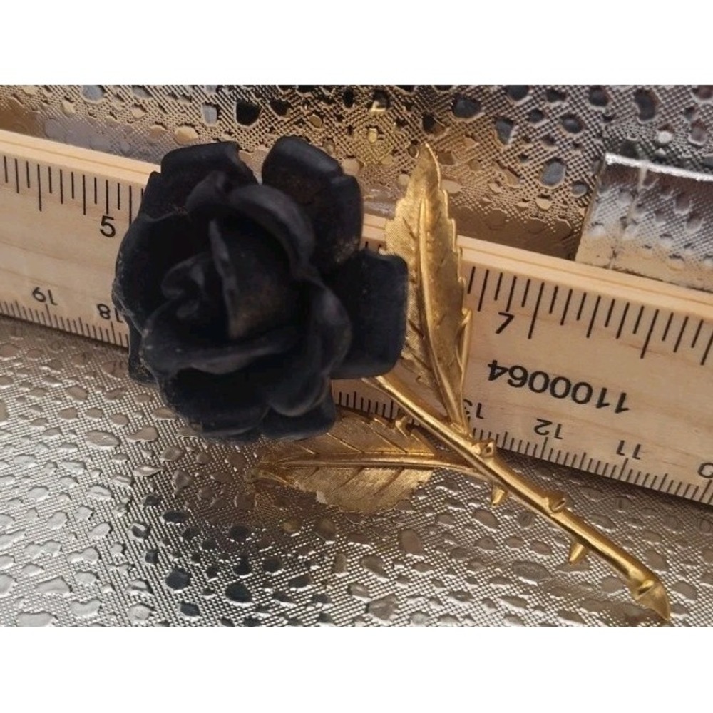 Crown Trifari Black Rose‎ Brooch – Mourning Rose Pin Gold-Tone Stem
